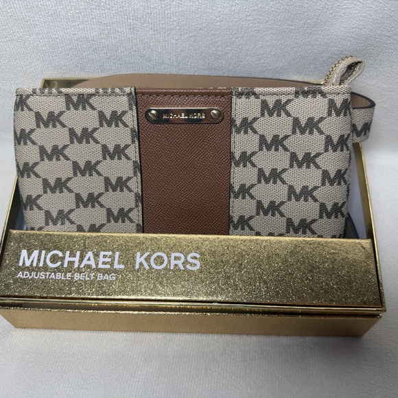 Michael Kors Women's Cream and Tan
Belt Bag - Picture 3 of 14